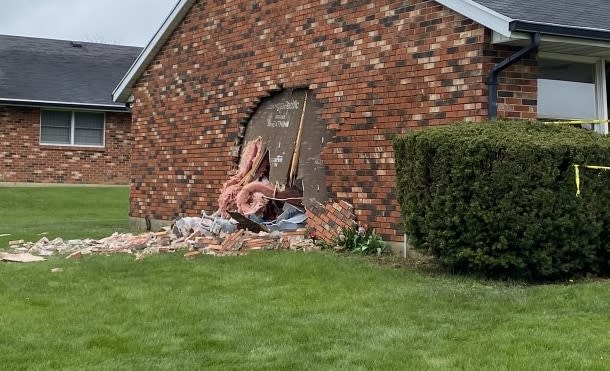 Car crashes into Springfield duplex