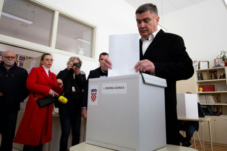 In Kroatien waren die Bürgerinnen und Bürger am Mittwoch zu einer richtungsweisenden Parlamentswahl aufgerufen. Bis 11.30 Uhr lag die Wahlbeteilung laut Wahlkommission bei 24 Prozent. (STRINGER)