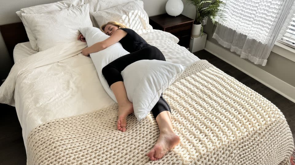 The <a href="https://parachutehome.sjv.io/c/1442537/1110616/14093?u=https%3A%2F%2Fwww.parachutehome.com%2Fproducts%2Fbody-pillow-insert-down-alternative&subId1=0304bodypillows&subId3=xid:fr1709750323776fjd">Parachute Down-Alternative Body Pillow</a> maintained its shape perfectly without constant manual fluffing. - Isla Harvey/CNN Underscored