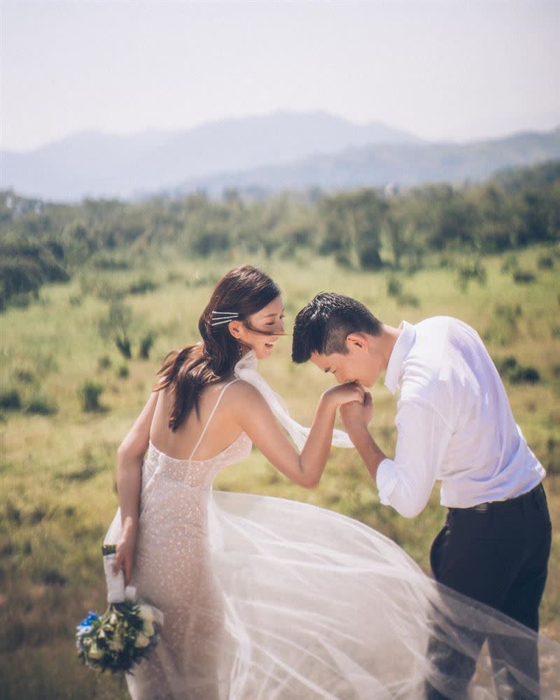 余香凝突PO婚紗照。（圖／翻攝自IG）