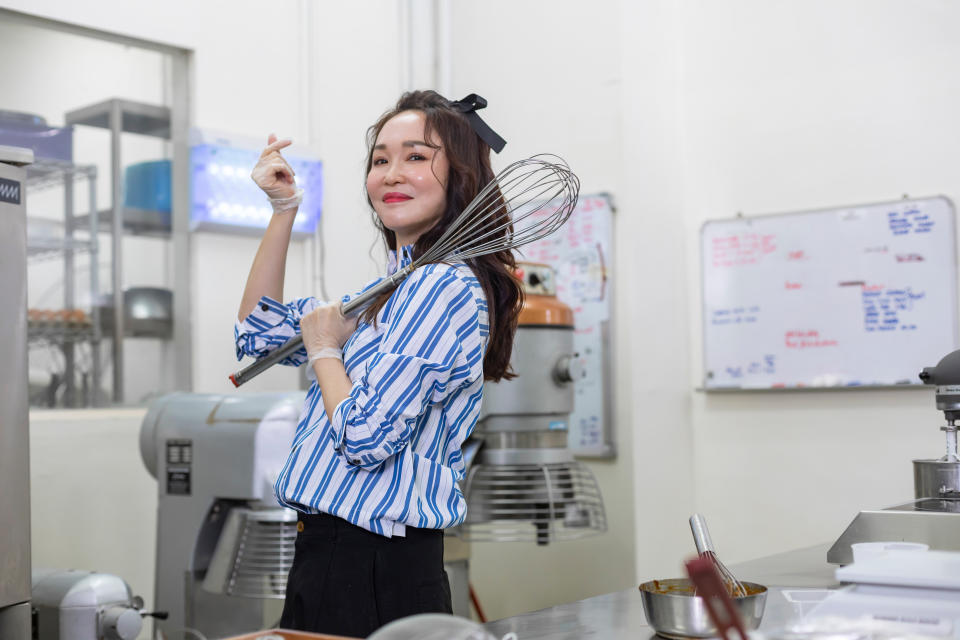 Fann Wong posing with a giant whisk (Photo: Fanntasy Bakes)
