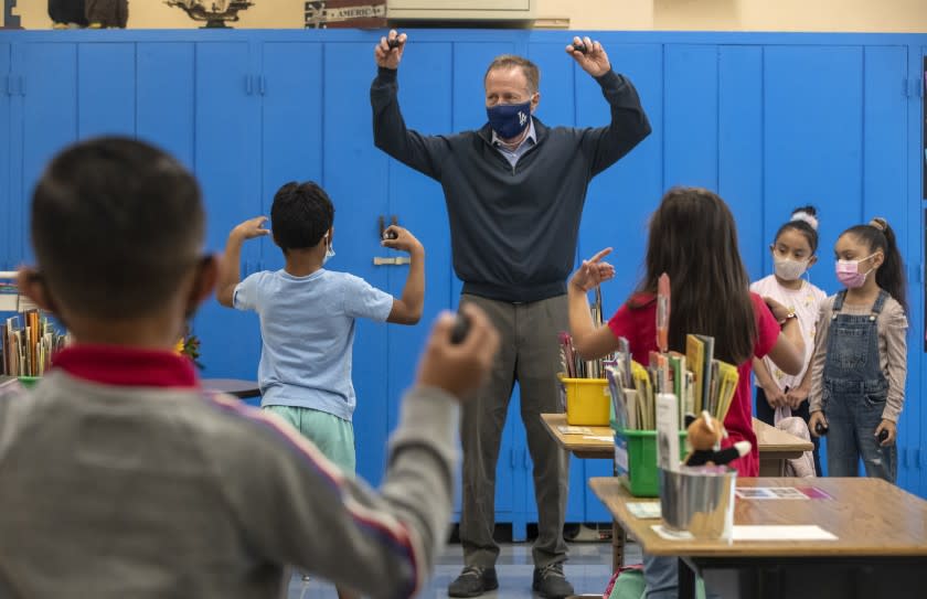 ARLETA, CA - APRIL 20: LAUSD superintendent Austin Beutner dances with Canterbury Avenue Elementary School first graders on Tuesday, April 20, 2021 in Arleta, CA. (Brian van der Brug / Los Angeles Times)