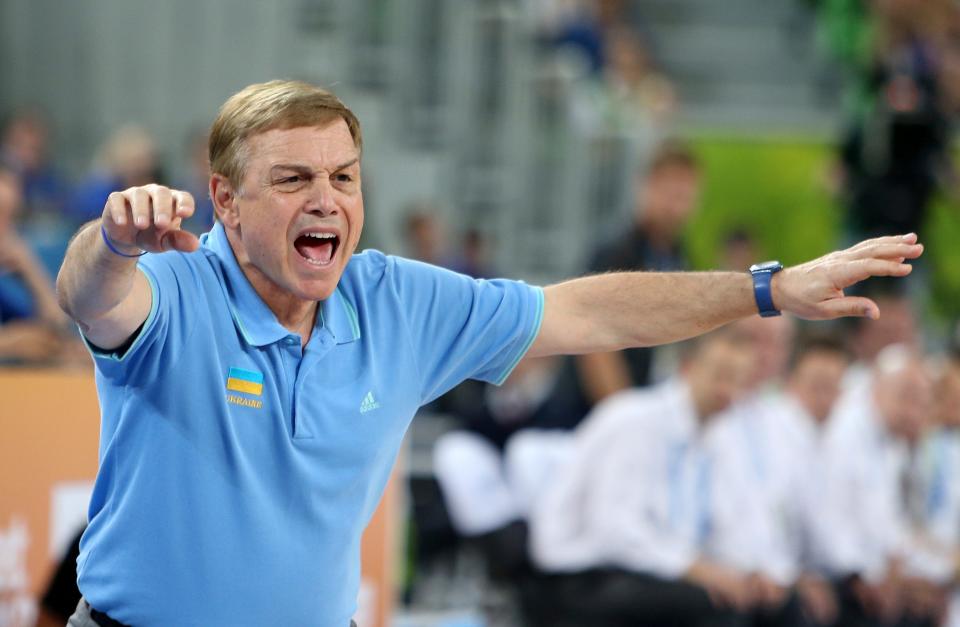Ukraine's head coach Mike Fratello from the US instructs his players against Slovenia during their EuroBasket European Basketball Championship match at the Stozice Arena, in Ljubljana, Slovenia, Sept. 21, 2013. Fratello was announced Sunday, June 5, 2022 as this year's winner of the Chuck Daly Lifetime Achievement Award by the National Basketball Coaches Association. (AP Photo/Thanassis Stavrakis, file)