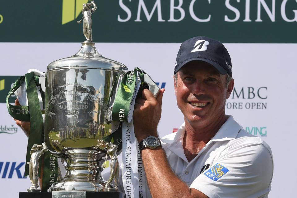 Matt Kuchar of the US poses with the trophy after winning the Singapore Open tournament at Sentosa golf club in Singapore on January 19, 2020. (Photo by Roslan RAHMAN / AFP) (Photo by ROSLAN RAHMAN/AFP via Getty Images)