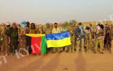 Ukrainian media published a photo purporting to show Tuareg fighters waving a Ukraine flag