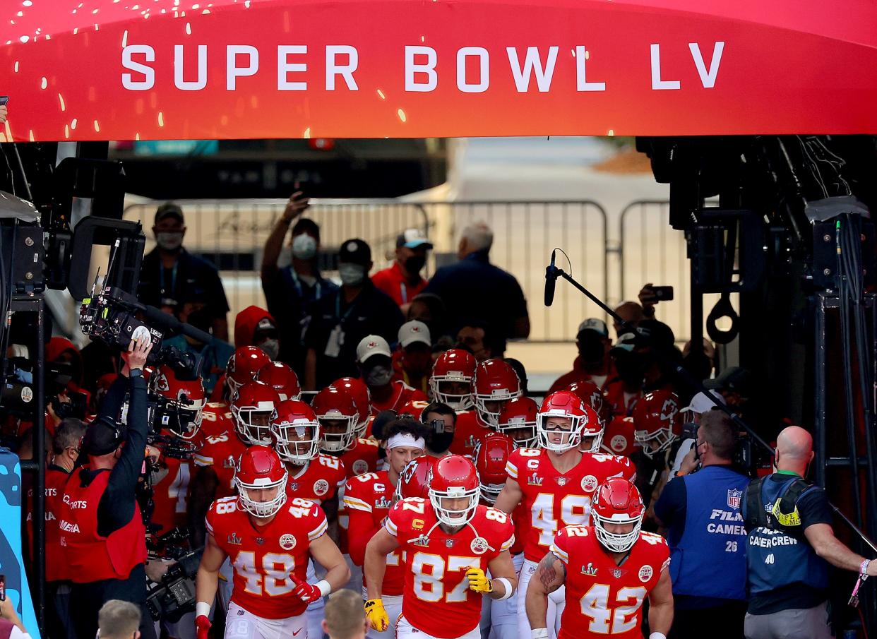 <p>Kansas City chiefs run out to Super Bowl tomahawk chop</p> (Photo by Kevin C. Cox/Getty Images)