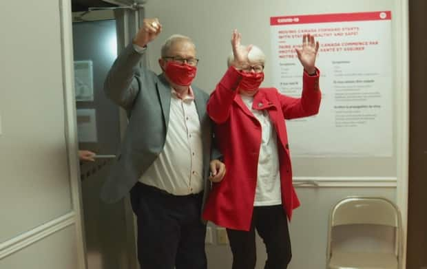 Lawrence MacAulay celebrates his win. (CBC - image credit)