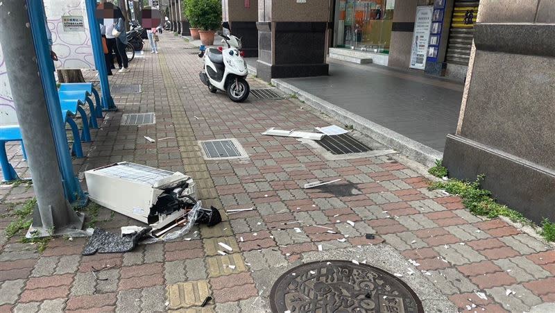 女大生當時遭到從17樓墜落的冷氣機砸中。（圖／翻攝畫面）