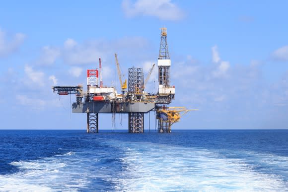 Ocean oil drilling platform