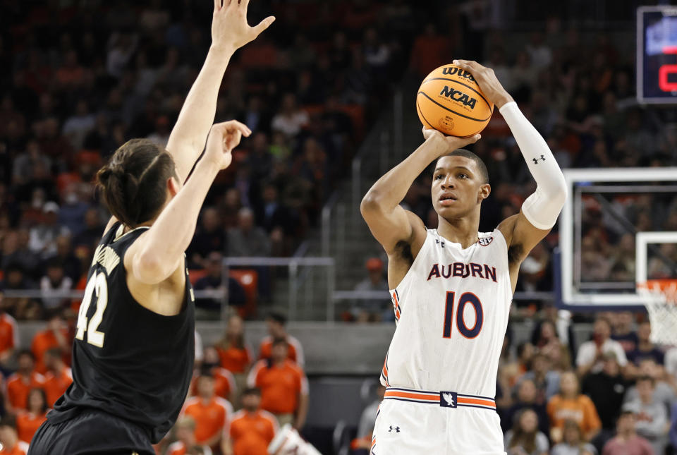 Auburn forward Jabari Smith takes a shot against Vanderbilt forward Quentin Millora-Brown during their game on Feb. 16, 2022. Smith is the top prospect in the latest Yahoo Sports NBA mock draft. (John Reed/USA TODAY Sports)