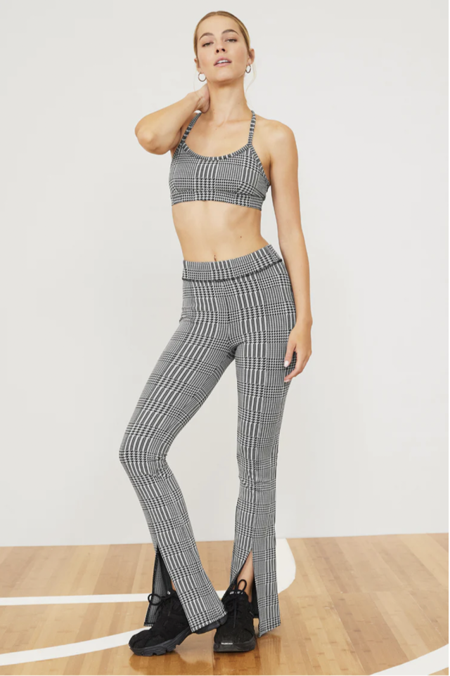 Y2K's Flare Leggings Trend Is Back and Better Than Ever - Yahoo Sports