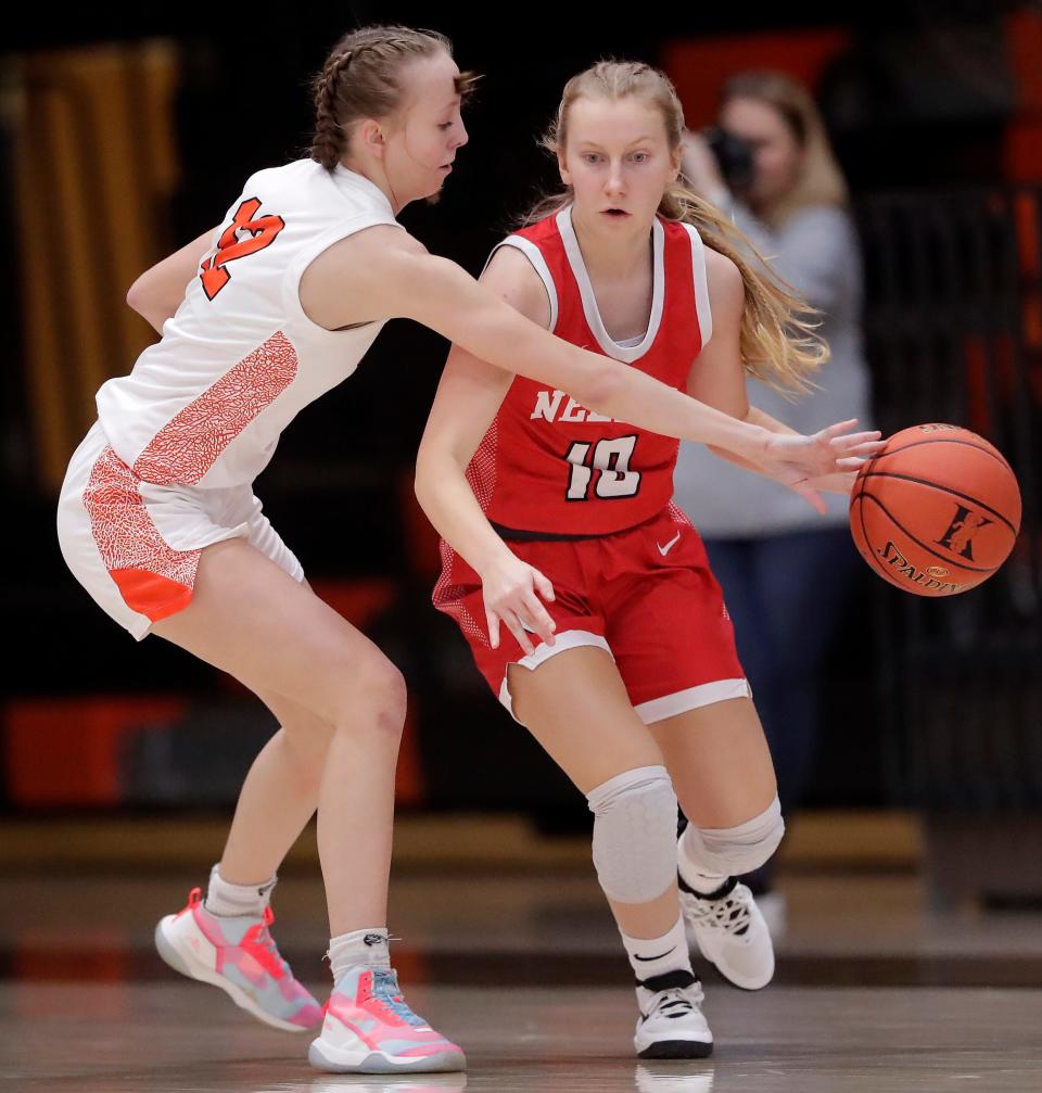 Kaukauna's Savanna Robinson (left) is expected to be a top player for the Ghosts this season.