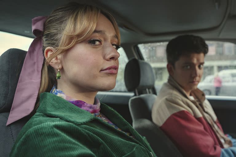 Aimee Lou Wood y Asa Butterfield, en una escena de la cuarta y última temporada de Sex Education