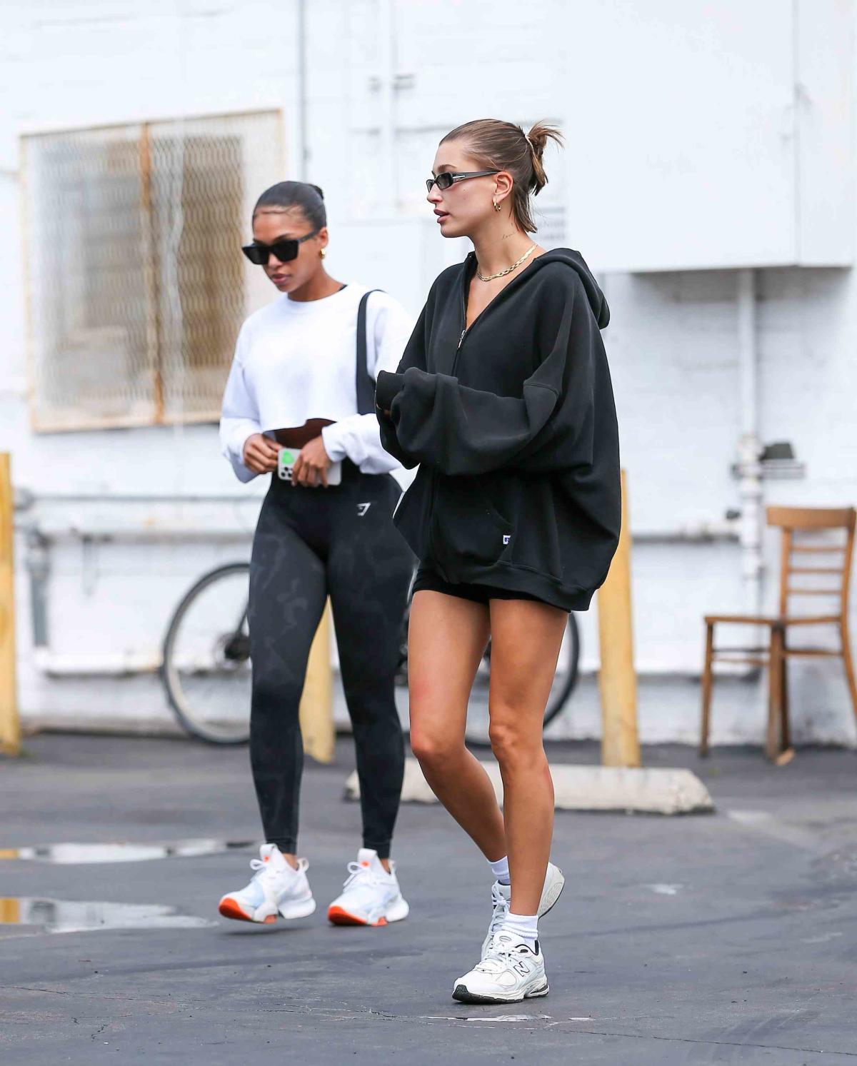 Hailey Bieber Wore the Most Aggressively Bright Leggings - Yahoo