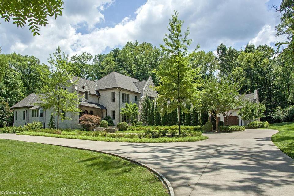 Jessie James Decker's Tennessee home For Sale