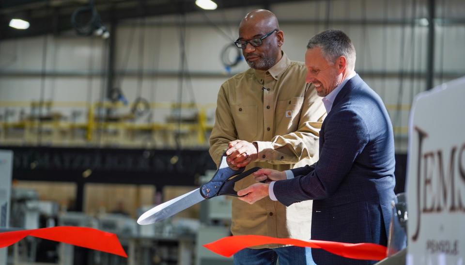 JEMS by Pensole founder D’Wayne Edwards and DBI president Bill Jordan inaugurate the new factory.