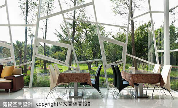 景觀餐廳建築體以大片不規則的穿透造型玻璃將戶外藍天與綠意等自然元素從室外延伸至室內。