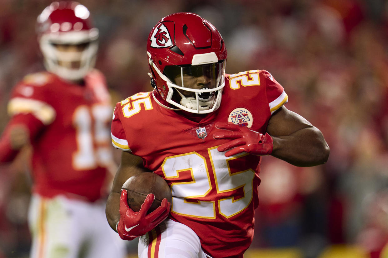 KANSAS CITY, MO - NOVEMBER 06: Clyde Edwards-Helaire #25 of the Kansas City Chiefs carries the ball against the Tennessee Titans during the first half at GEHA Field at Arrowhead Stadium on November 6, 2022 in Kansas City, Missouri. (Photo by Cooper Neill/Getty Images)