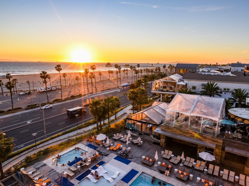 photo of the hotel pool and the nearby beach from anna's room at a hotel in california