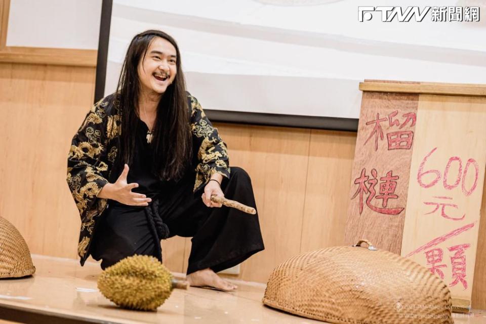 魔術師「幻術師大仙」，近日受邀到南投草屯新世代扶輪社的表演時，遭2名男子無預警拆台。（圖／幻術師大仙臉書）