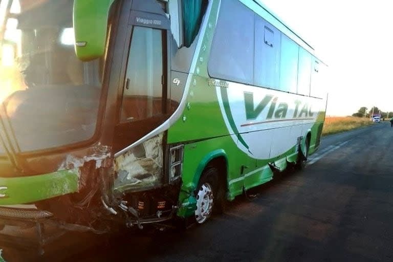 Accidente entre un micro y un automóvil en la Ruta 29