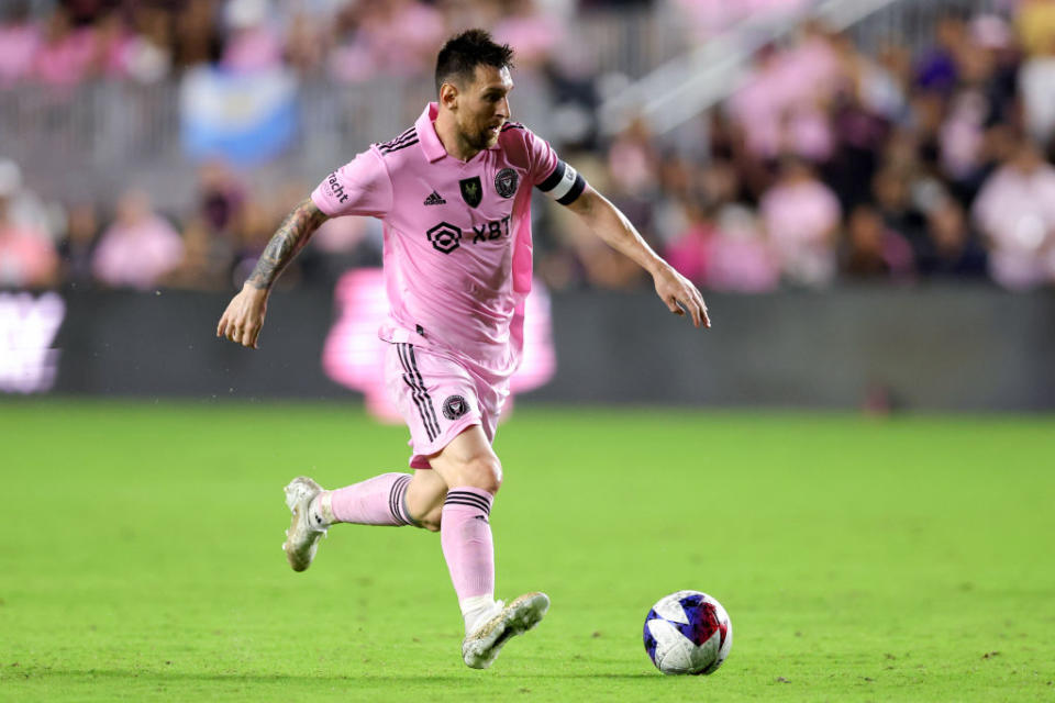 Lionel Messi durante un partido amistoso en el estadio DRV PNK el 10 de noviembre de 2023 en Fort Lauderdale. Florida. Crédito: Megan Briggs/Getty Images