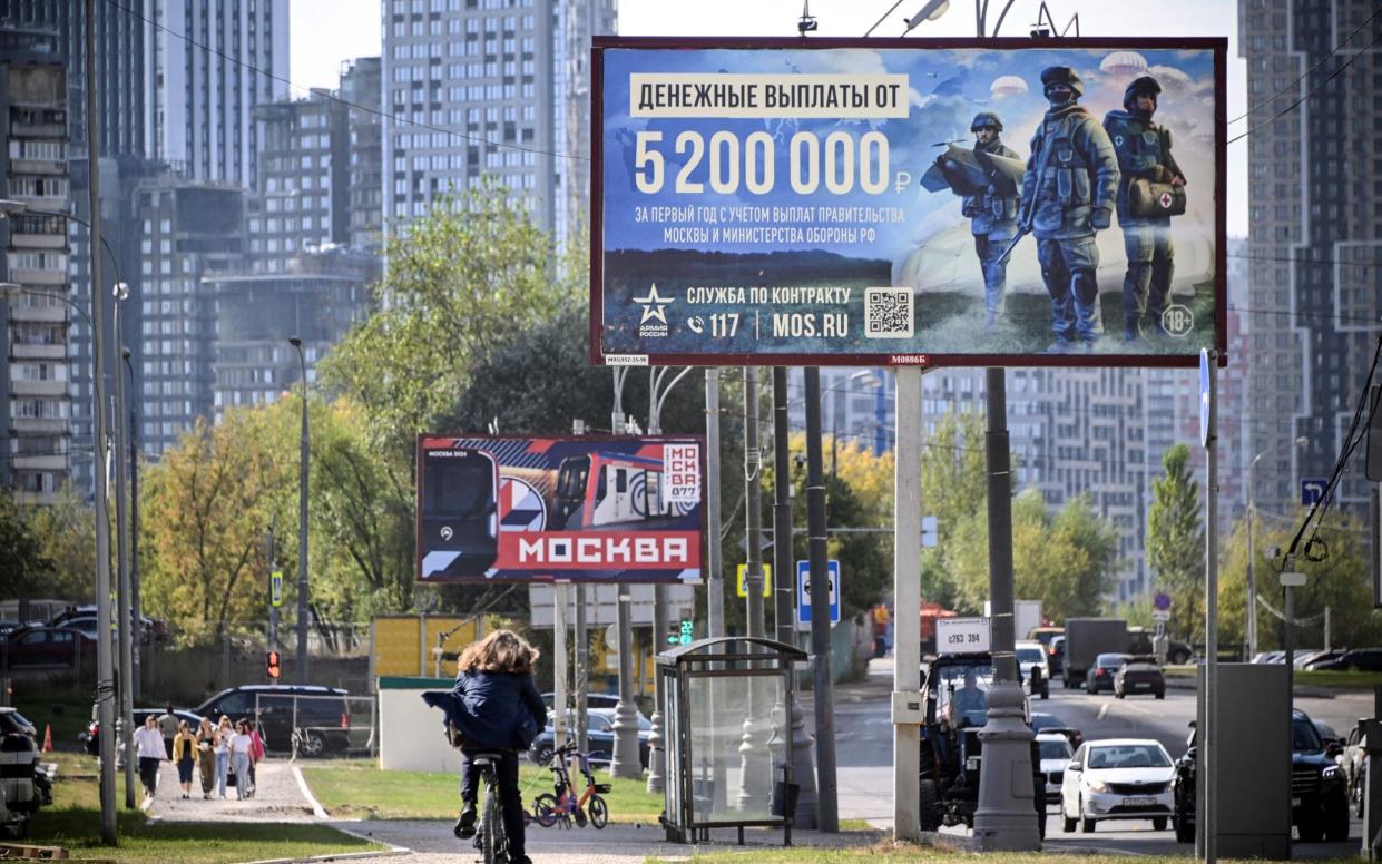 A billboard promoting contract army service and reading "5 200 000 rubles for the first year of the contract"