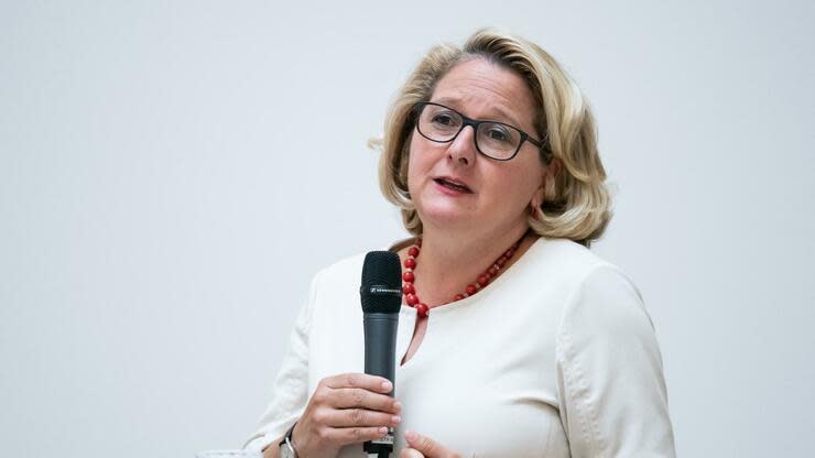 Die Bundesumweltministerin hat eine Befragung von europäischen Unternehmen in Auftrag gegeben, die Handlungsbedarf in Sachen Nachhaltigkeit zeigt. Foto: dpa