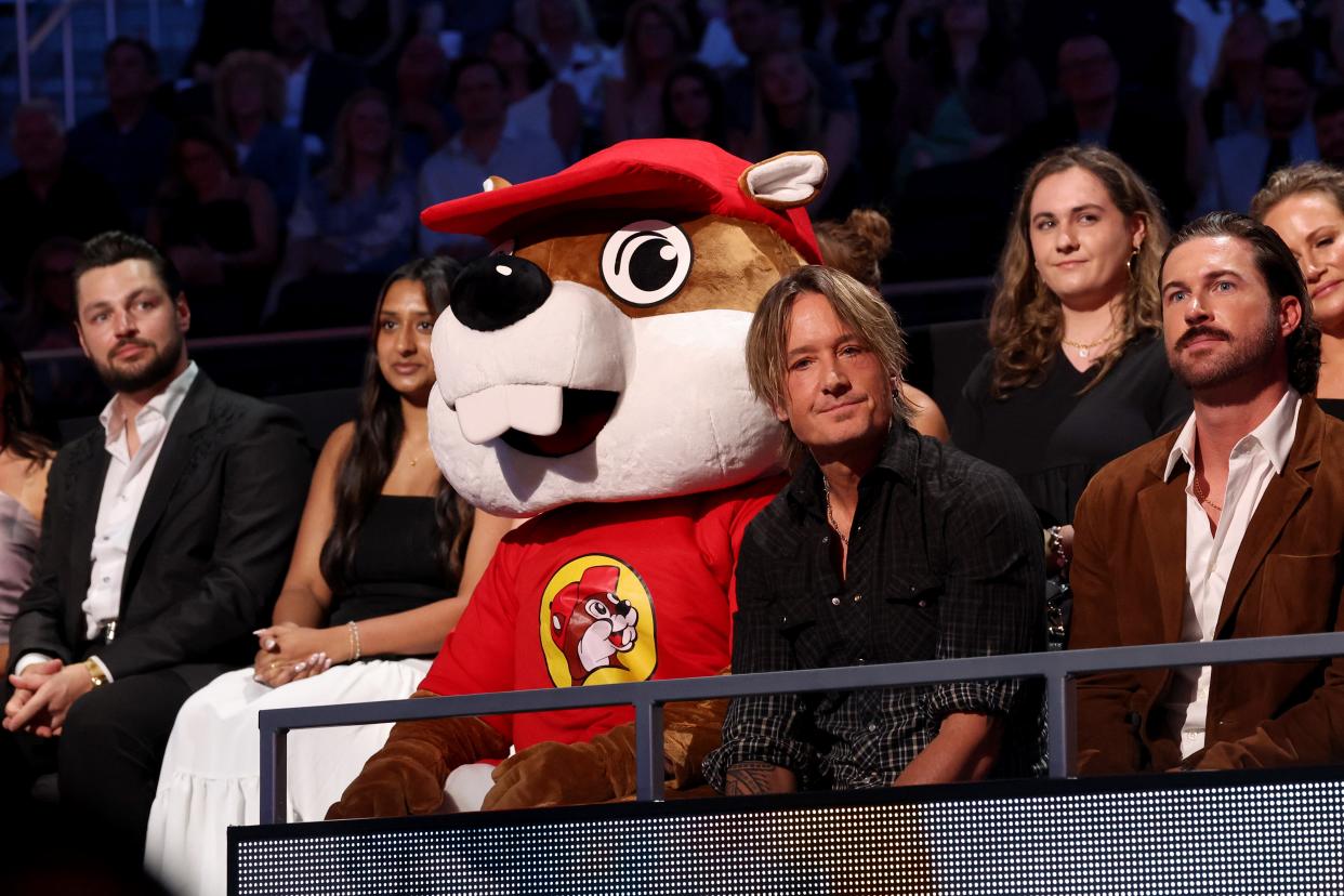 AUSTIN, TEXAS - APRIL 07: (L-R) Bucky The Beaver of Buc-ee's and Keith Urban attend the 2024 CMT Music Awards at Moody Center on April 07, 2024 in Austin, Texas. (Photo by Kevin Mazur/Getty Images for CMT)