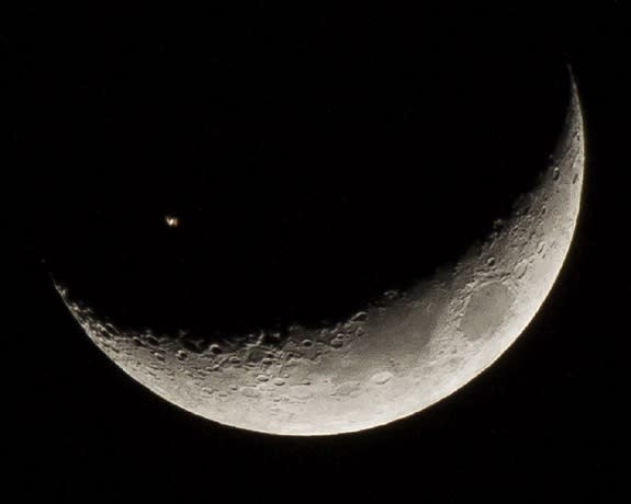 Wow! Space Station Crosses Crescent Moon in Amazing Photo