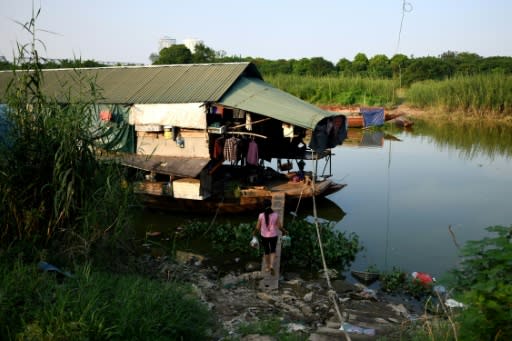 The temporary residents of open-air boats on Hanoi's Red River have left the countryside in search of higher wages in the city