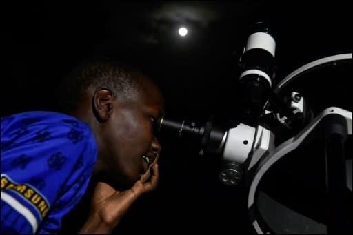Blick durch das Teleskop im kenianischen Naivasha