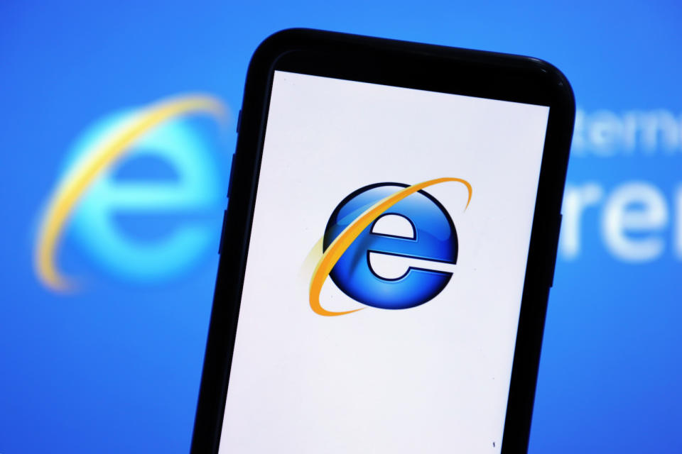 YICHANG, CHINA - MAY 22, 2021 - An Internet Explorer browser interface is displayed on a mobile phone in Yichang, Hubei province, China, May 22, 2021. Microsoft has announced that it will stop supporting its Internet Explorer browser. (Photo credit should read Costfoto/Future Publishing via Getty Images)