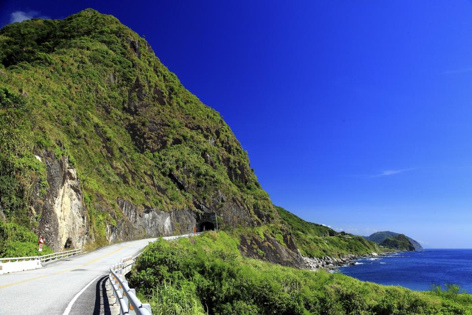 親不知子海上古道（圖片來源：getty creative）