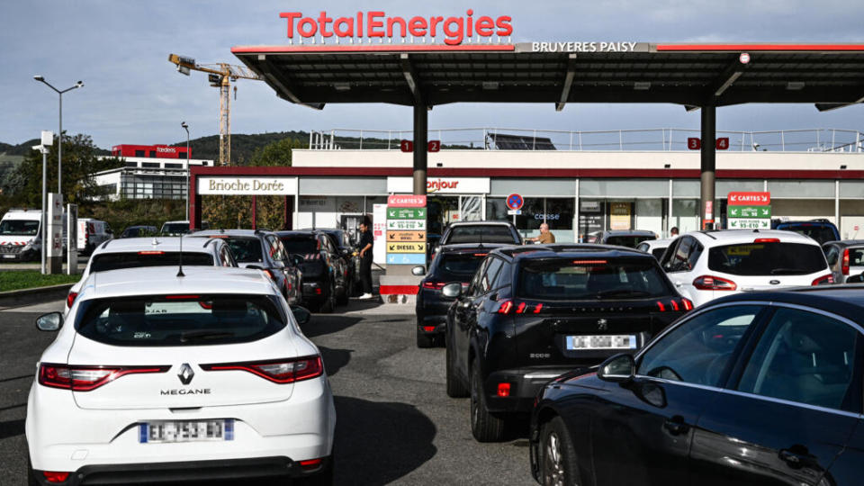 queues-return-to-petrol-stations-as-government-and-totalenergies-cut