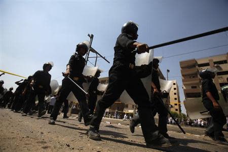 Riot police deploy to guard the site of an explosion near the house of Egypt's interior minister at Cairo's Nasr City district September 5, 2013. REUTERS/Amr Abdallah Dalsh