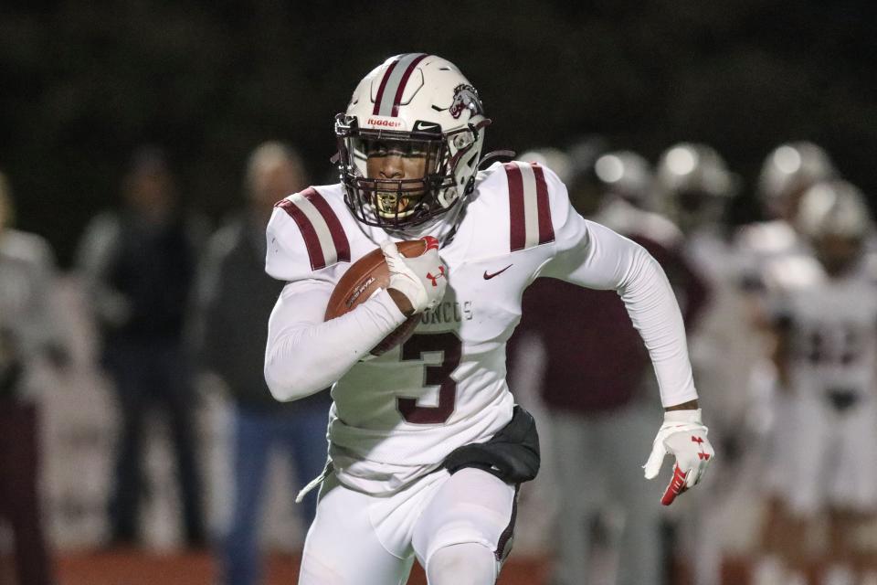 Clarendon’s Jmaury Davis (3) runs with the ball during a District 2-2A Division II game against Shamrock, Friday, October 28,2022, at El Paso Field in Shamrock, Texas.  Clarendon won 23-20.