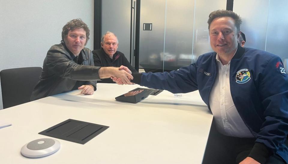 Javier Milei se reunió con Elon Musk n una fábrica de Tesla en Texas, Estados Unidos