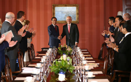 Australian Prime Minister Malcolm Turnbull (centre R) shakes hands with Indonesian President Joko Widodo before their meeting at Admiralty House in Sydney, Australia, February 26, 2017. REUTERS/David Moir/Pool