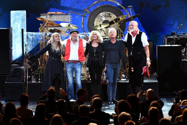 (L-R) Honorees Stevie Nicks, John McVie, Christine McVie, Lindsey Buckingham and Mick Fleetwood of Fleetwood Mac (Getty Images)