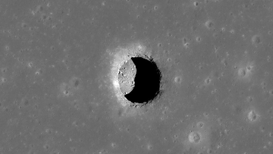 Scientists have discovered a large lunar cave connected to a sinkhole in the Moon's Sea of ​​Tranquility. - NASA/Goddard/Arizona State University