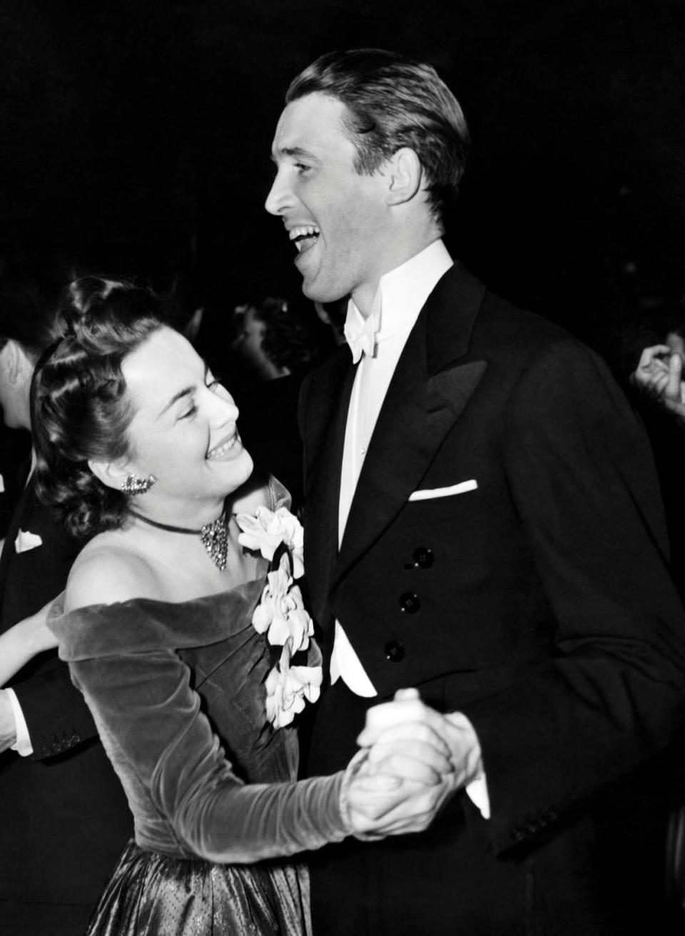 <div class="inline-image__caption"><p>James Stewart and Olivia de Havilland dance together in 1940.</p></div> <div class="inline-image__credit">AFP via Getty</div>