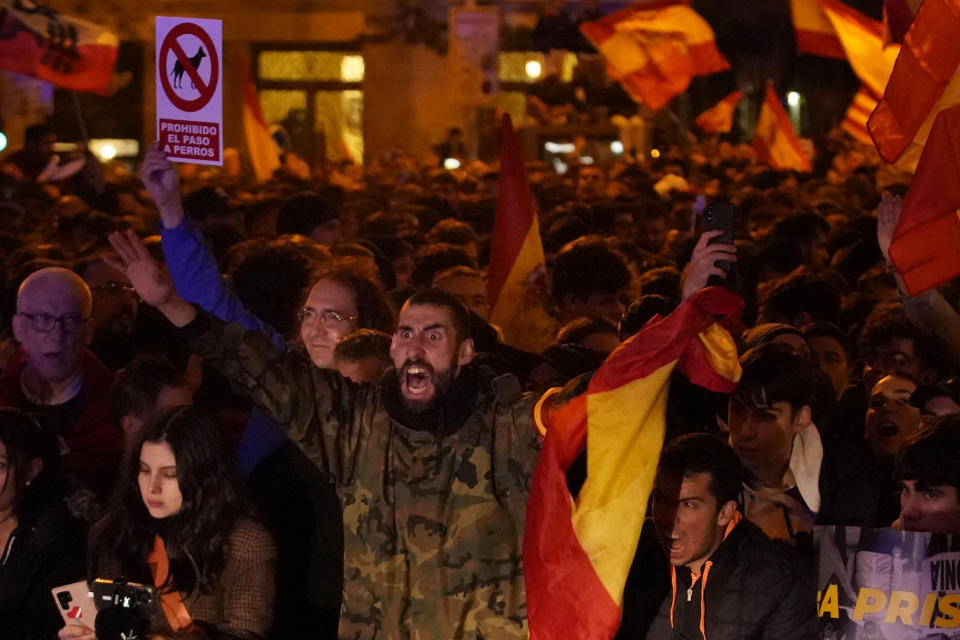 Demonstrators gather to protest against the amnesty at the headquarters of Socialist party in Madrid, Spain, Thursday, Nov. 9, 2023. Protests backed by Vox party turned on Thursday night as Spain's Socialists to grant amnesty to Catalan separatists in exchange for support of new government. (AP Photo/Andrea Comas)