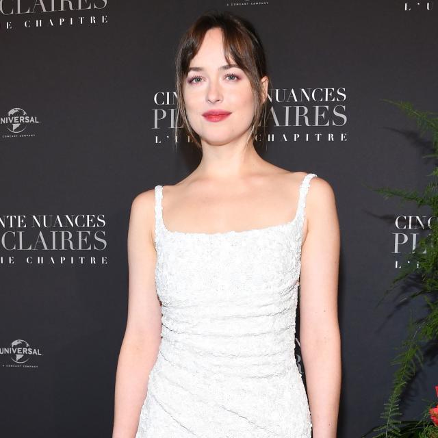 Dakota Johnson Nails The Perfect Valentines Day Look At The Fifty Shades Freed Premiere 