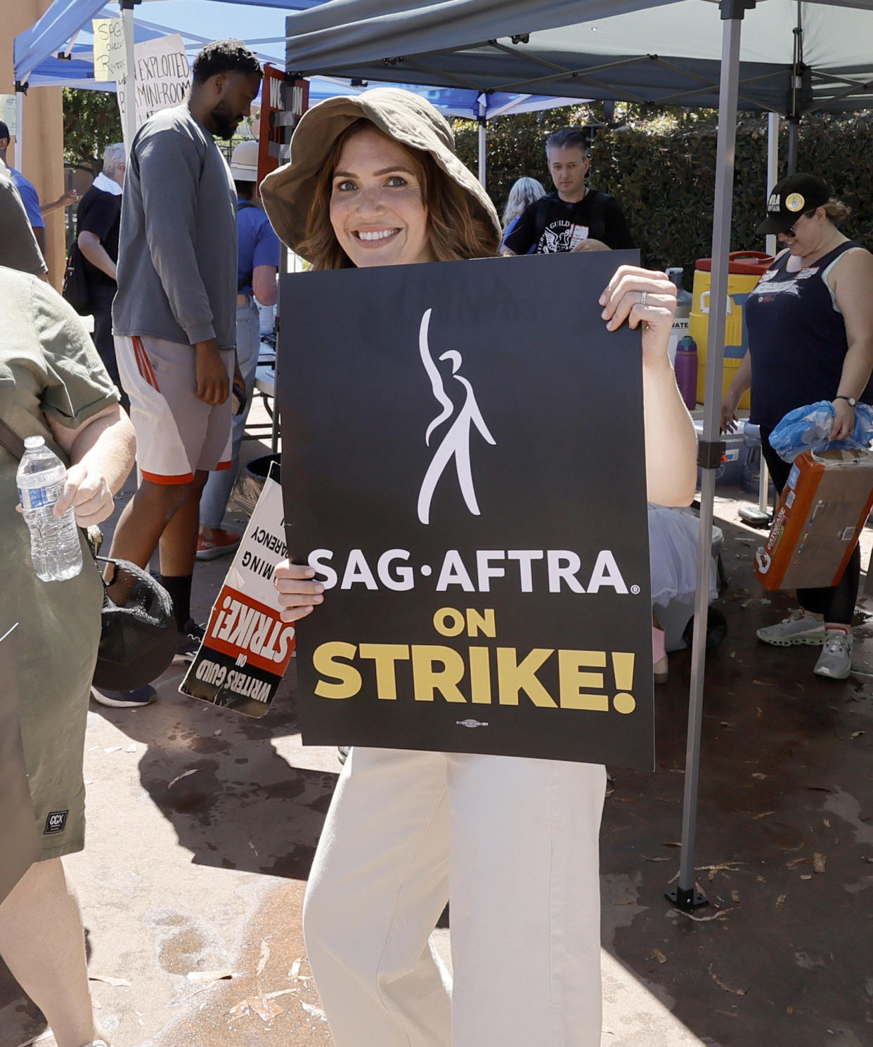 Members Of SAG-AFTRA Go On Strike In Los Angeles, CA (Kevin Winter / Getty Images)