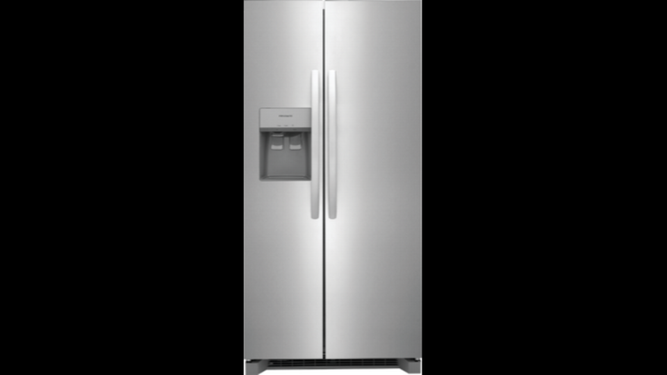 Refrigerador Frigidaire side-by-side con dispensador en la puerta