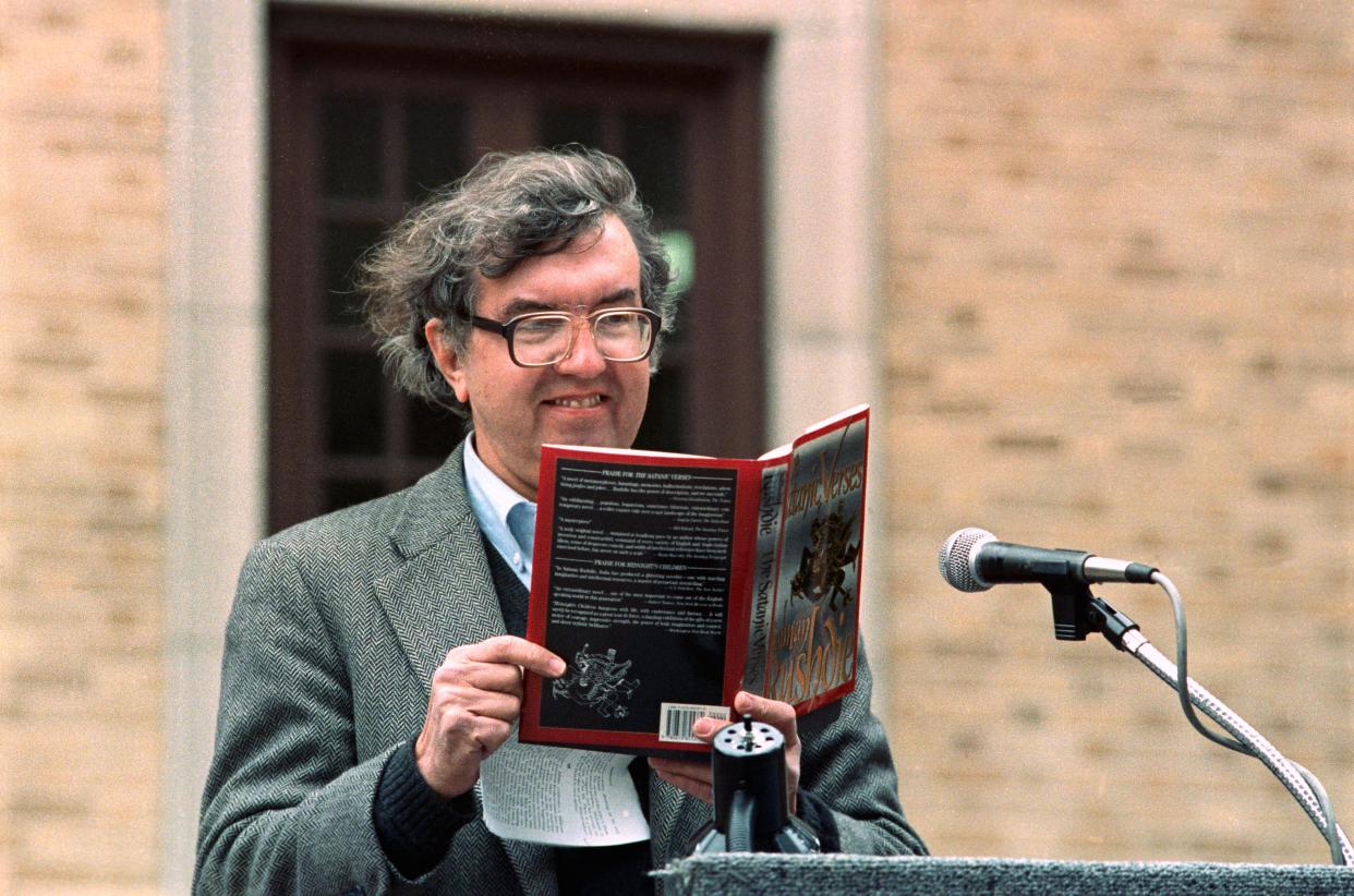 Larry McMurtry reads Salman Rushdie's "The Satanic Verses" at a public reading in support of Rushdie, and freedom of speech and press at the Houston Public Library. 
