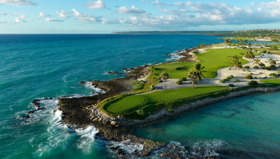 When discussing the world’s top golf destinations, enthusiasts often mention Scotland, California, or Florida. This October, North Carolina–based Kalos Golf tour company (in partnership with TCS World Travel) will add to the conversation with the Best of South America Golf Tour, a 20-day itinerary that allows golfers to play links located in Barbados, Peru, Argentina, Chile, Brazil, and the Dominican Republic.