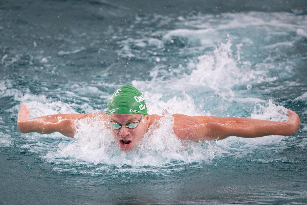 Léon Marchand a remporté ce mercedi 19 juin deux courses individuelles, 200m papillon-200m brasse, aux Championnats de France de natation. 