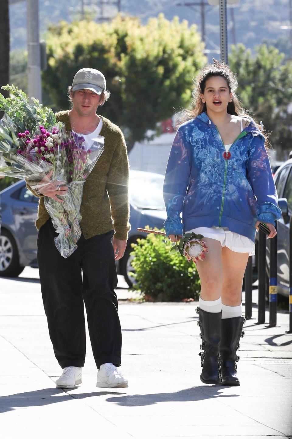 The duo at a farmers' market in Los Angeles on October 29.